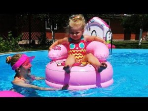 ✿ Hello Kitty и Диана в БАССЕЙНЕ Таблетка и Кресло Hello Kitty Toy Unboxing swimming in the pool