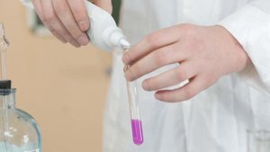 Химическая реакция KMnO4 с H2SO4 и H2O2