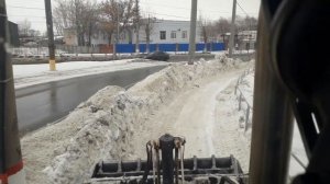 /РАБОТА  ПОГРУЗЧИК-ЭКСКАВАТОР/Пробиваем тротуар/Долбим лед экскаватором/