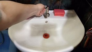 Какой смеситель для кухни лучше. Выбор между однорычажным и смесителем с кран буксами.