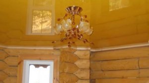 Натяжные потолки в деревянном доме: подборка фотографий