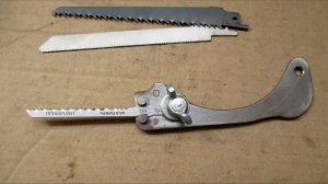 Самодельная ручная мини-пила из сабельных пилок от электролобзика