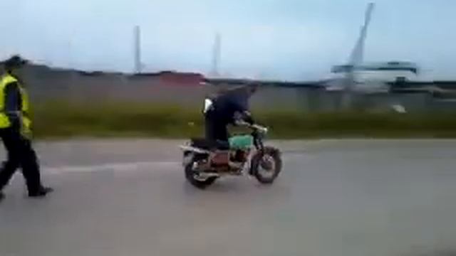 как мотоцыкл от мусоров угнал