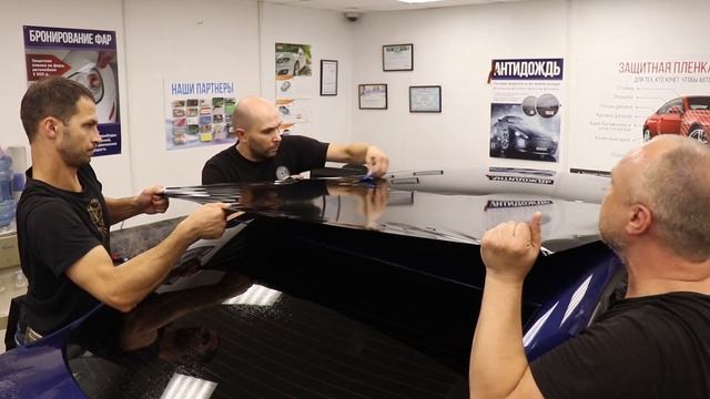 Тонировка заднего стекла. Оклейка крыши авто пленкой