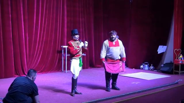 Юрий Сучков в роли шпрехшталмейстера мсье Андре