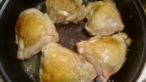 Курица тушеная с луком