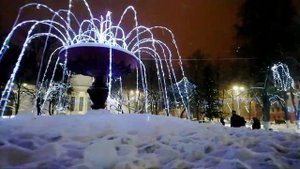 Новогодний фонтан у Театральной площади.