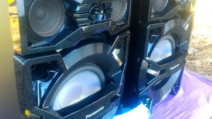 Panasonic MAX3500 tocando bassotronic e Bass I Love You em área externa.