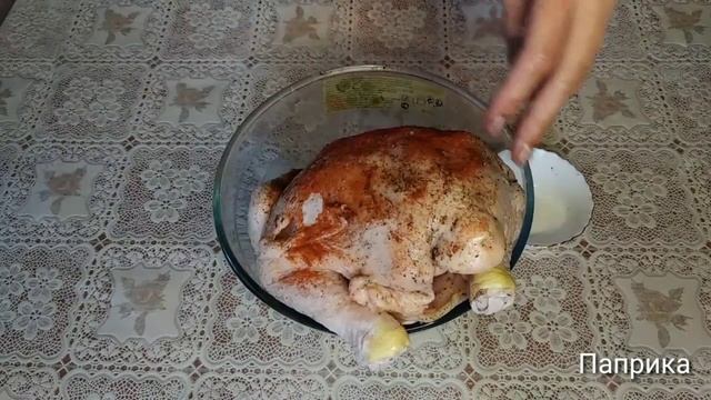Запечённая курица в духовке по-домашнему.Сочная и румяная курочка.