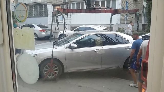 Эвакуатор в Ростове на Дону. Тротуар смотреть онлайн