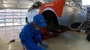 Меняем колодки Akebono в Японии: Subaru Forester