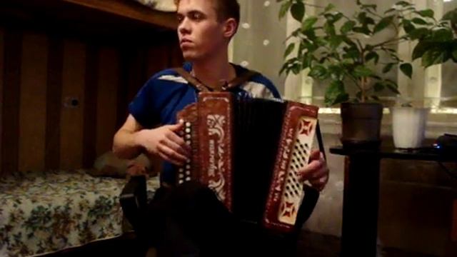 Игра на гармони. Мелодия из к/ф Бригада смотреть онлайн