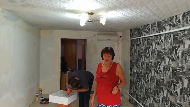 Обои зала , оклейка  потолка плиткой !!! смотреть онлайн