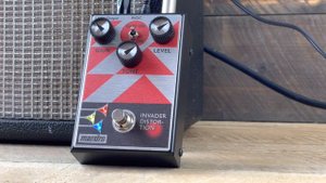 Maestro by Gibson Invader Distortion Pedal - Three Chords and a Champ