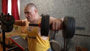 Не большая тренировка на плечи/Подъём штанги на бицепс/Гантели на бицепс и плечи