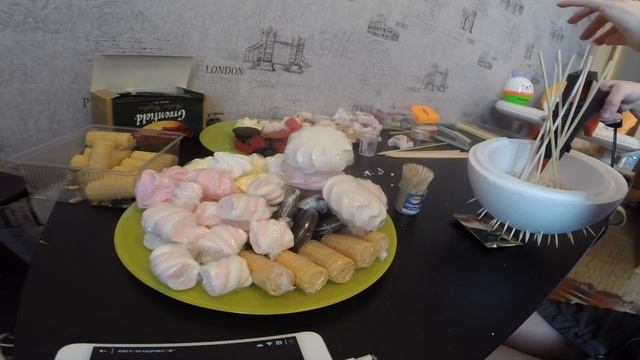 Подробная инструкция создания сладкого букета своими руками на 8 марта 2018 и День Рождения смотреть онлайн