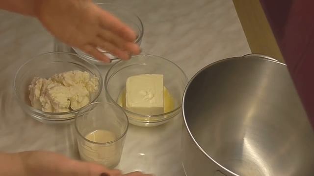 ТВОРОЖНЫЙ КРЕМ для безмастичного покрытия торта.