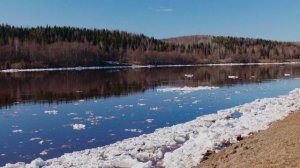 Лёд тронулся ! Ледоход 2021 на реке Вымь, город Емва республика Коми.