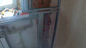 Фальшь стена из гипсокартона под решетку радиатора