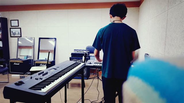 Paradise (Coldplay cover) Isolated Keyboard on YAMAHA mox8 and KORG tr-61 смотреть онлайн