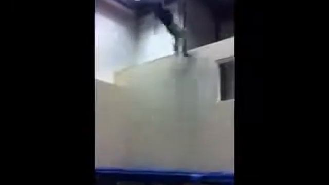 Классный трюк с батутом и стеной смотреть онлайн