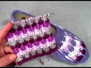 Узор к следкам из остатков пряжи.