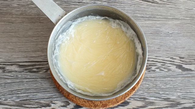 Торт из галетного печенья без выпечки