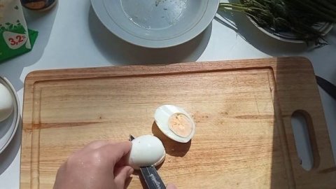 Окрошка на кефире и минералке. Лучший рецепт при похудении.