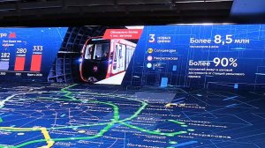 Светодиодный экран размером с 9-этажный дом показали на выставке "Станция Манеж"