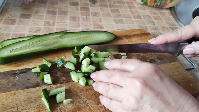 ВЕСЕННИЙ ВКУСНЫЙ  САЛАТ ИЗ КРАБОВЫХ ПАЛОЧЕК И КУКУРУЗОЙ  С ДОБАВЛЕНИЕМ РИСА. БЕЗ ЯИЦ.