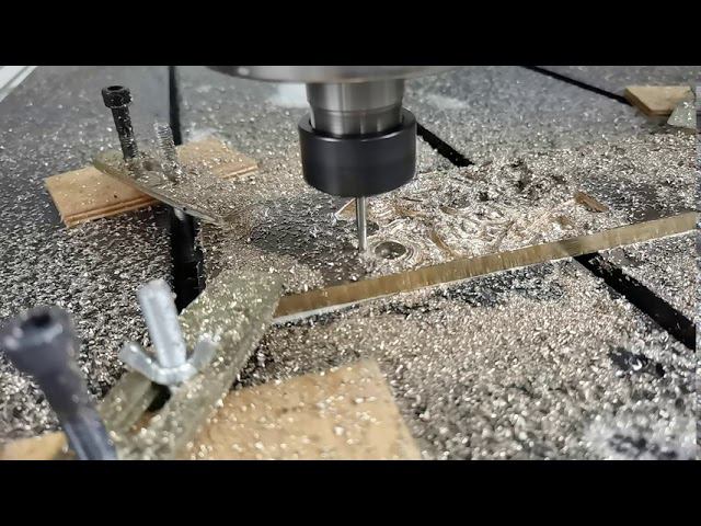 FREZERU Фрезерно-гравировальный станок с ЧПУ StoneTec 1325 обрабатывает медь латунь Мягкие сплавы
