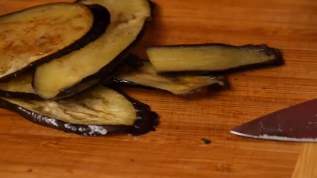 Брускетта с вялеными томатами и печёными баклажанами/с салями и моцареллой