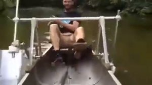 Педальный катамаран с веслами