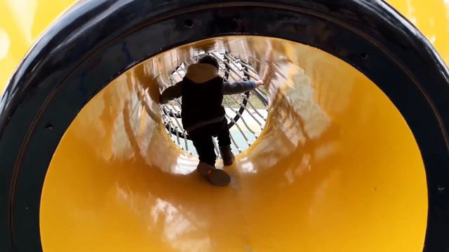 Ahtapot Parkta | Melek ile Yarış Yaptık Kim Kazandı ? | Park Videoları смотреть онлайн