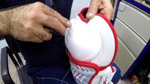 Замена чашки на хоккейных щитках.