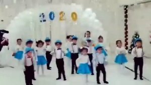 Usaq reqsleri... yeni il senliyi. Xanim müəllimə. Reqs: flashmob