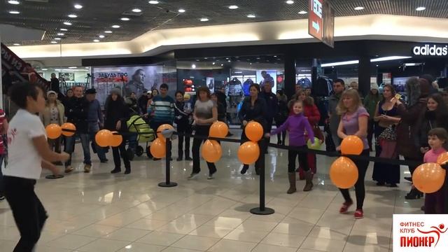 Мастер класс ZUMBA в ТЦ "Парк Хаус" смотреть онлайн