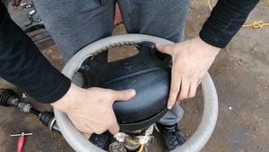 как снять подушку безопасности с руля Мицубиси КАРИЗМА до ресталинг