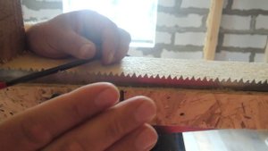 Как заточить ножовку на коленке!!! Заточка ножовки в домашних условиях!