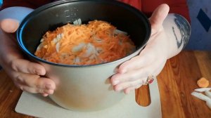 Тушёная капуста с куриной грудкой в мультиварке.