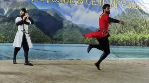 Абхзское застолье, село Мгудзырхва. танец с флагами.