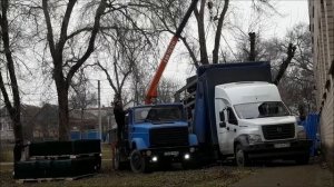 Работа КМУ. Выгрузка ограждения.