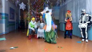 МУЗЫКАЛЬНЫЕ СКАЗКИ ПРИКОЛЫ ВИДИО НА НОВЫЙ ГОД- 2016 САРАТОВСКАЯ ШКОЛА. АЛТАЙСКИЙ КРАЙ 9кл и 11кл