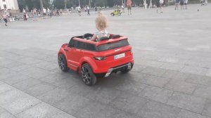 Настюша катается на машинке / Nastya and car