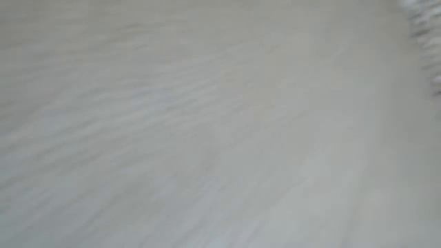 Брошь в виде скрипки