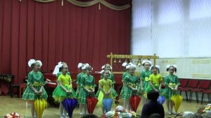 Любим мы бродить по лужам