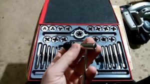 Набор зубр метчиков и плашек