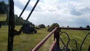 Собрали сено.Мтз 82