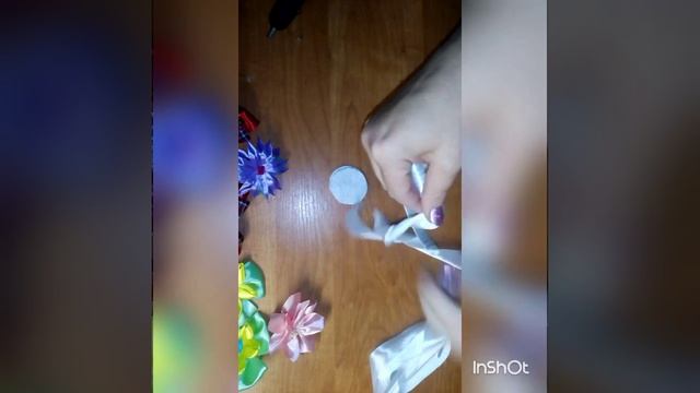 Как оплести ободок лентой и приклеить основу смотреть онлайн