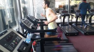 Treadmill workout run - speed up max 20km/h.